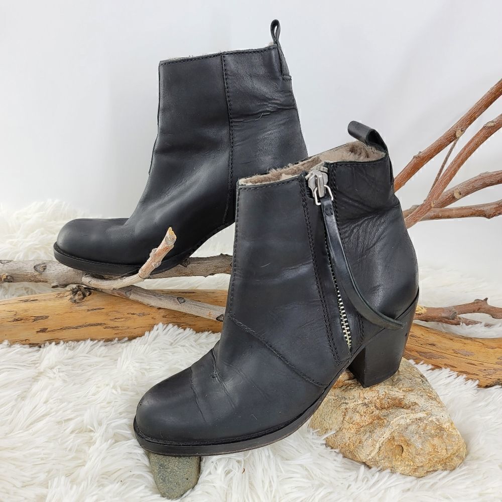 Acne studios pistol short leather boots black